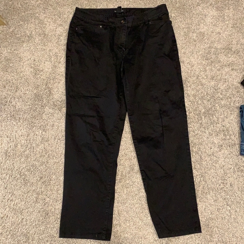 White House Black Market Crop Leg Pants 8 WHBM Black Capri